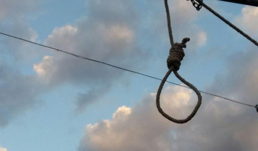 اعدام در ملأ عام یک زندانی در استان در کرمان/ تصویر