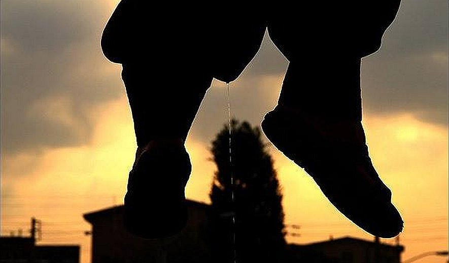 Iran: Man hanged in Public at Khomein City
