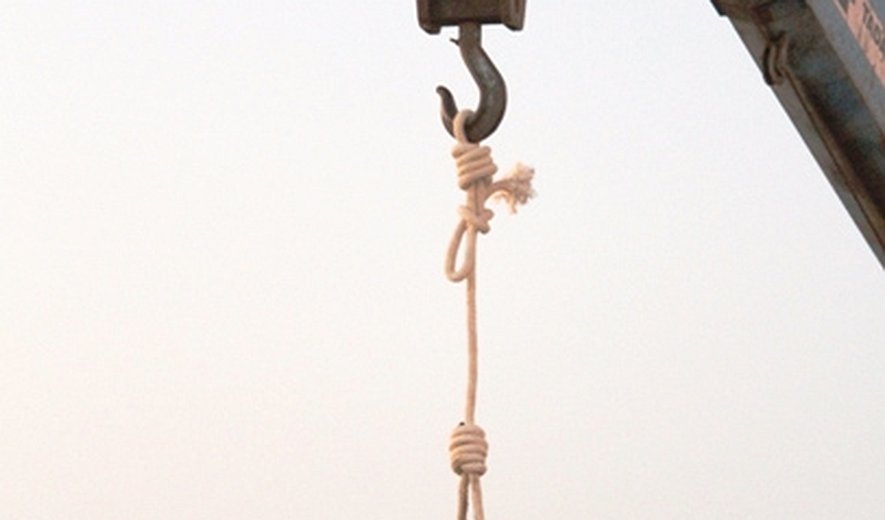 One man was hanged in southwest of Iran- Three people were hanged along wth the Fathi brothers in Isfahan on Tuesday