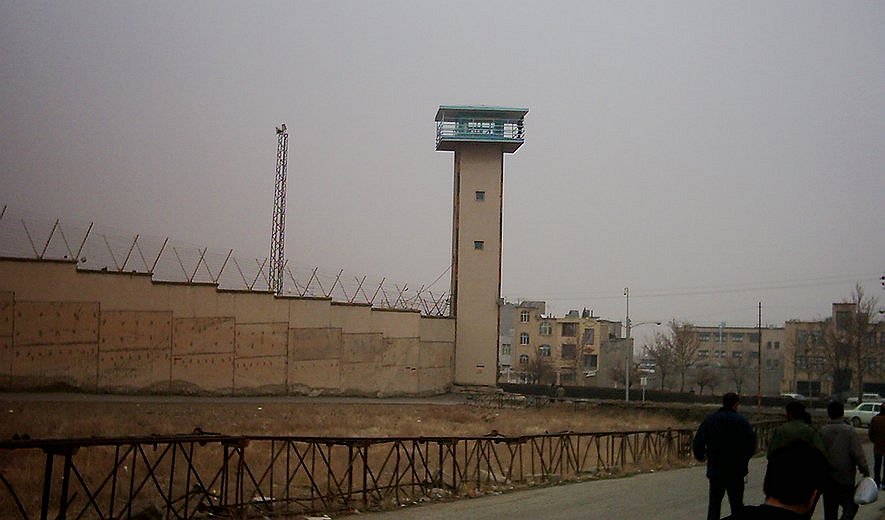 انتقال دستکم دو زندانی به سلول انفرادی در زندان رجایی شهر