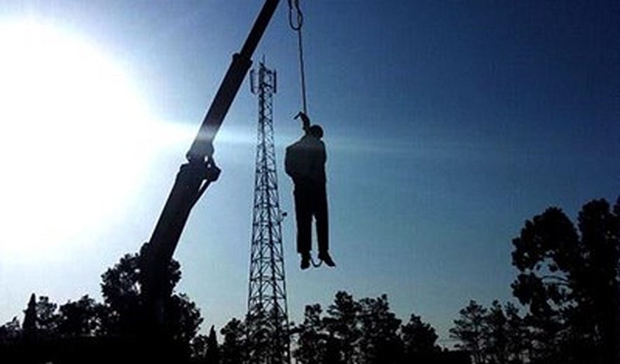 اعدام یک زندانی در ملأ عام مردم نیشابود