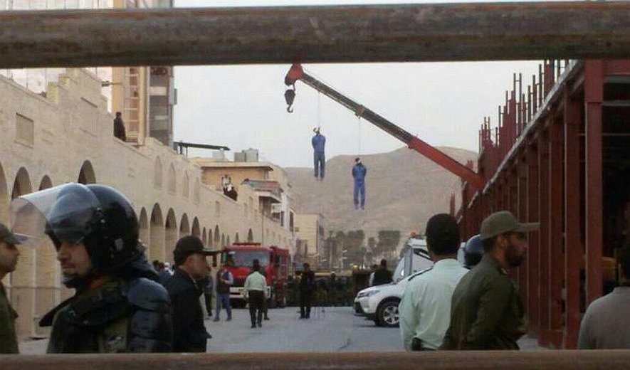 Iran Executions: Two Prisoners Hanged in Public