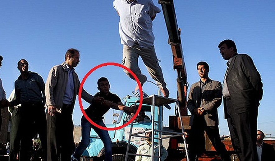 Iranian authorities react to IHR’s report: The man who carried out the public execution was 23 years old!
