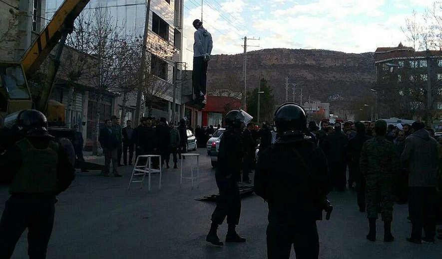 Iran: Prisoner Executed in Public 
