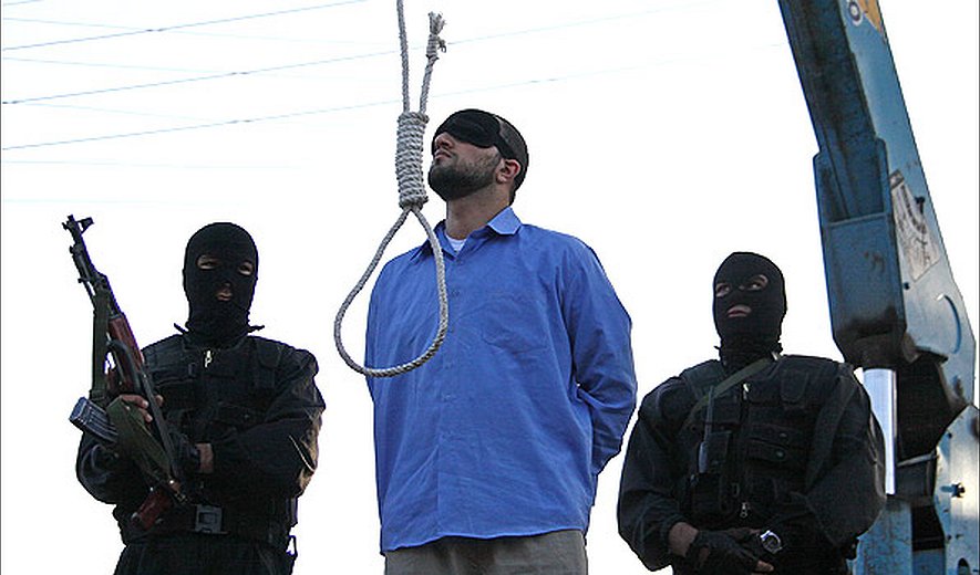 Pictures from yesterday&#8217;s public hangings: Shiraz April 16th 2011